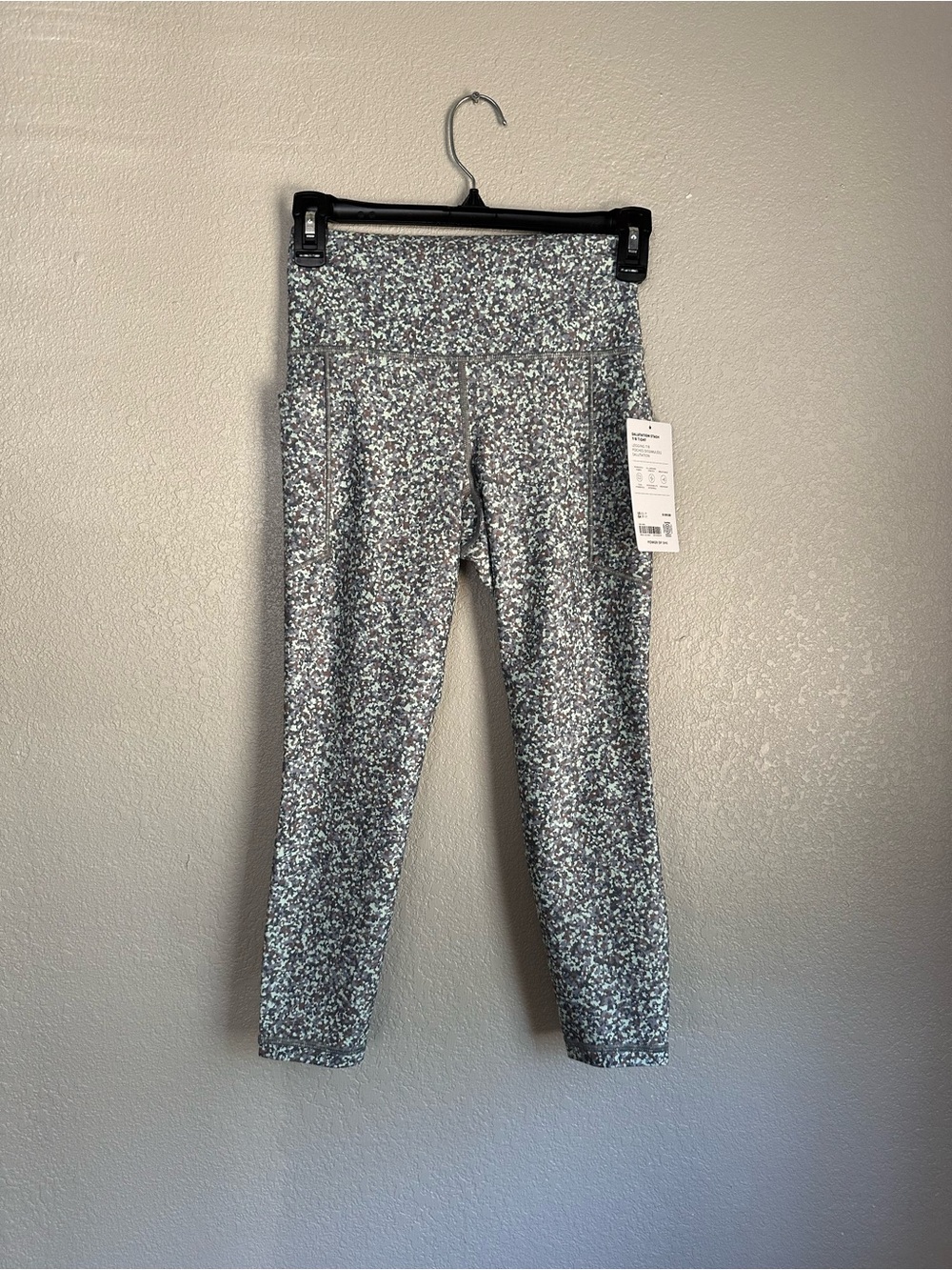 NWT Athleta Salutation Stash 7/8 Tights Leggings
